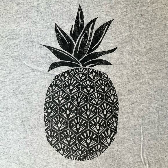Old Navy Women’s Short Sleeve T-shirt Size M, Solid Gray, Pineapple - Picture 6 of 8